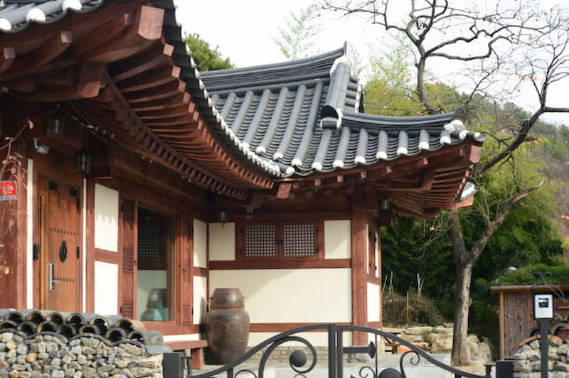 8 Desain Menarik Pada Rumah Bergaya Korea Bak di Drama
