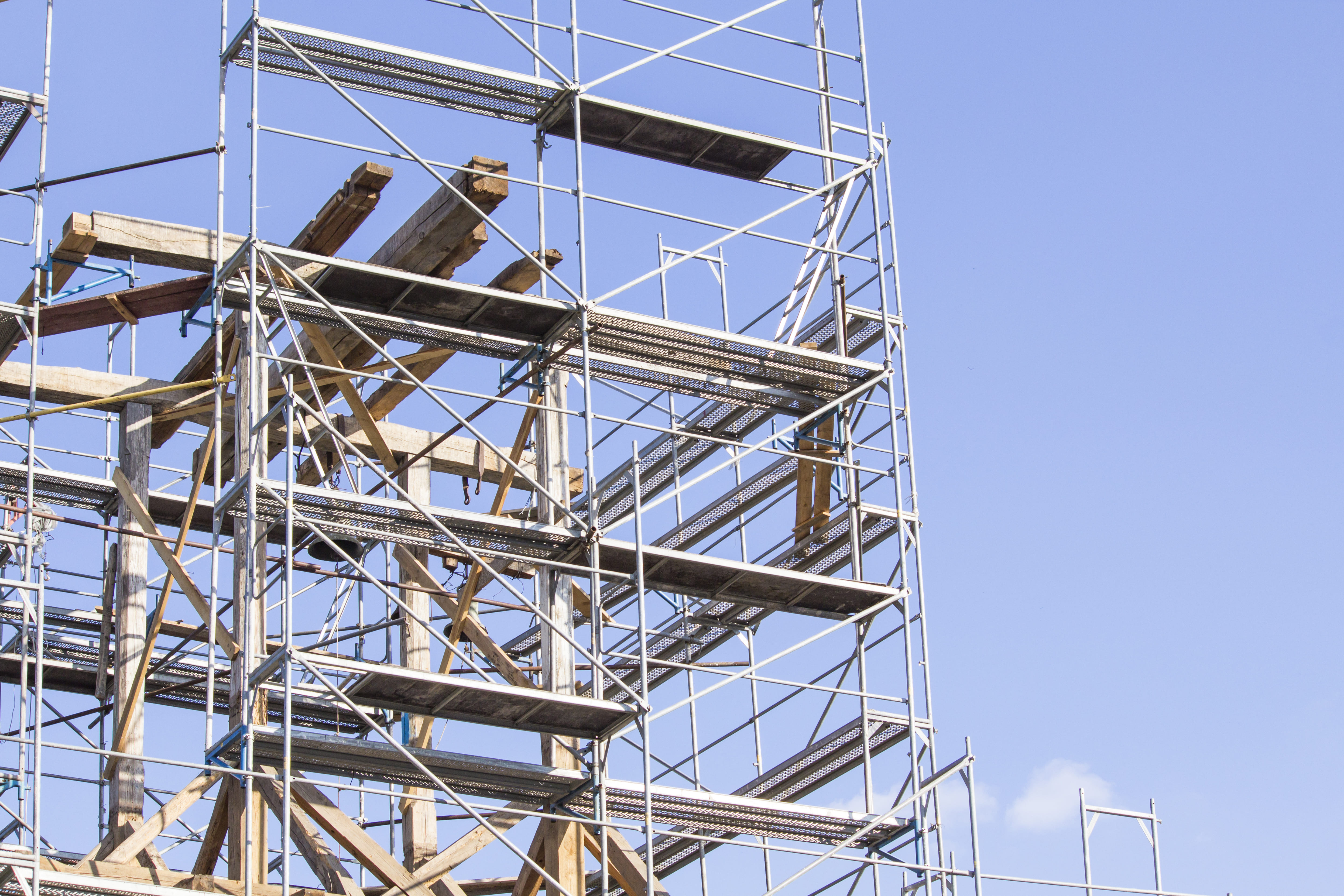 Perbedaan Scaffolding Ringlock dan Frame dari Segi Material