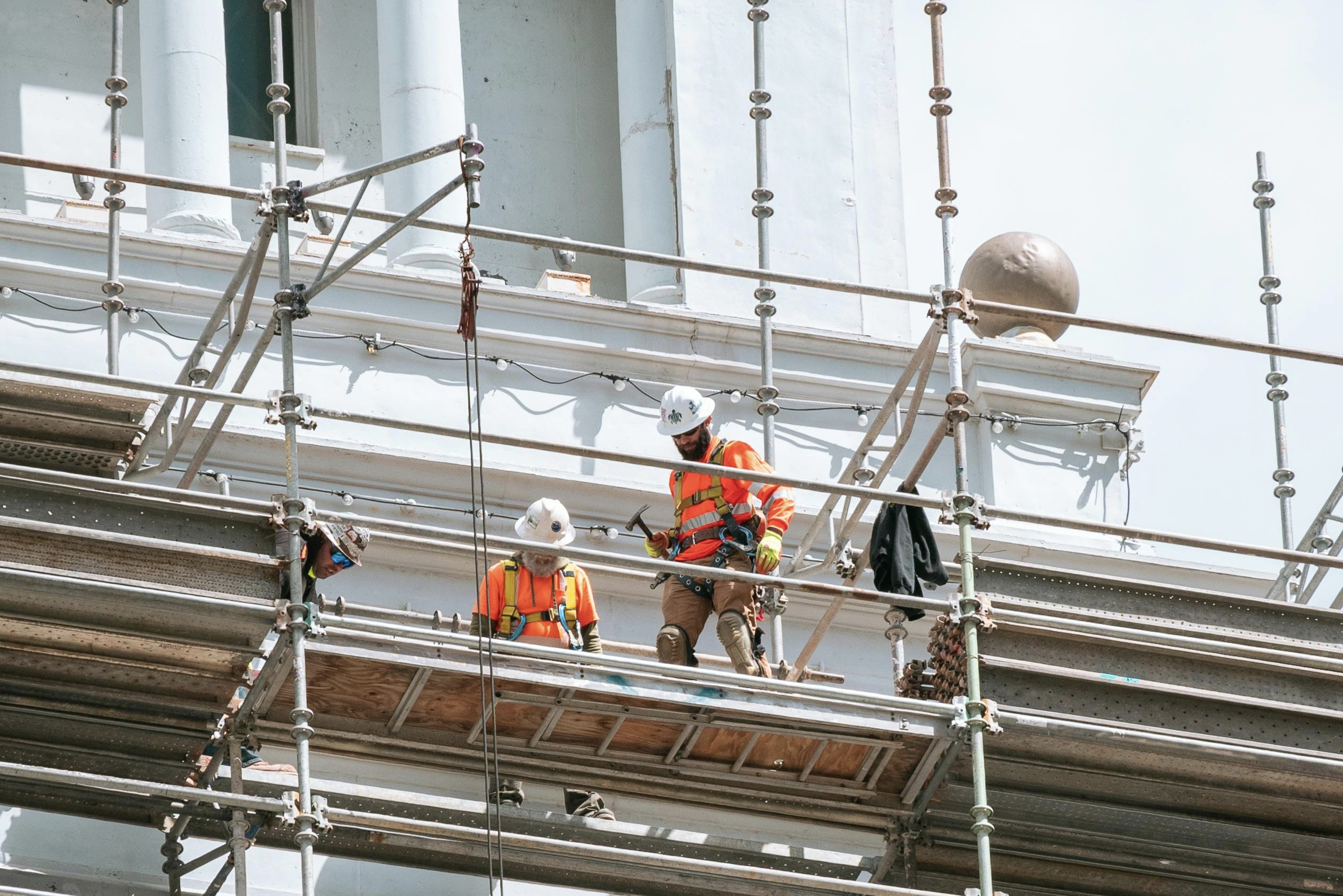 Scaffolding Suspensi dan Syarat Aman untuk Proyek Tinggi