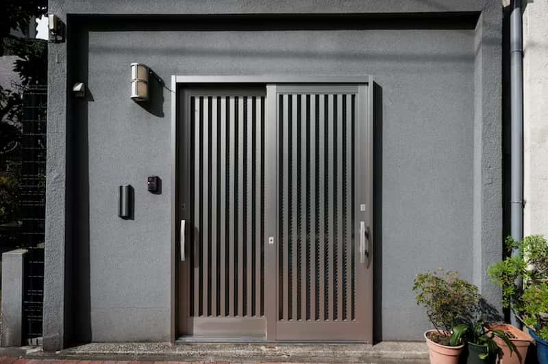 10 Desain Pintu Geser Minimalis yang Cocok Untuk Hunian Anda