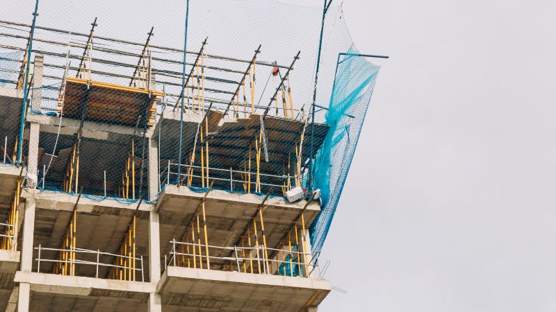 Scaffolding Gantung: Solusi Efisien untuk Proyek Gedung Tinggi & Hemat Biaya
