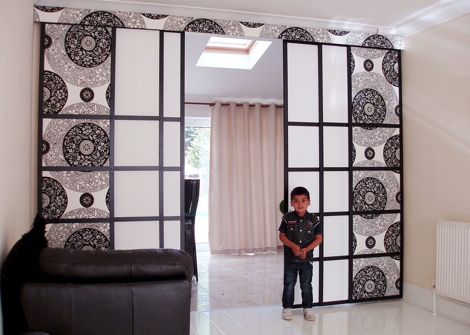 Trik Membangun Sekat Ruangan dari Besi Holo yang Indah