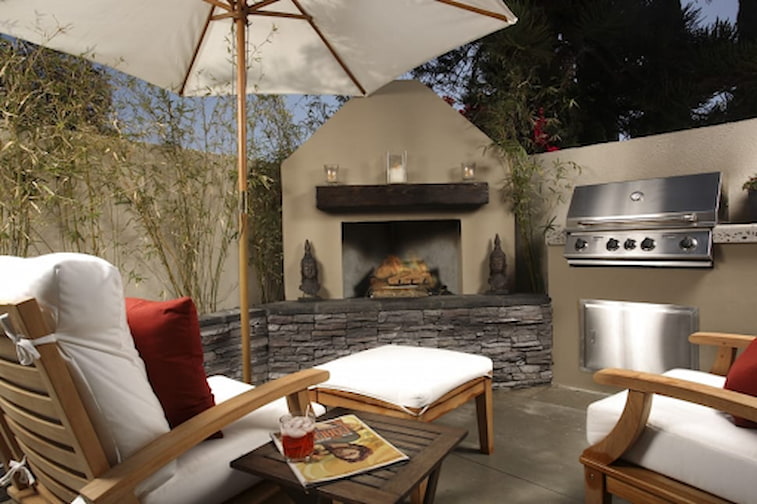 Dapur Outdoor dengan Area Lounge