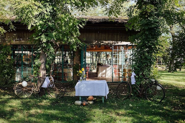 Dapur Outdoor dengan Gaya Tropis