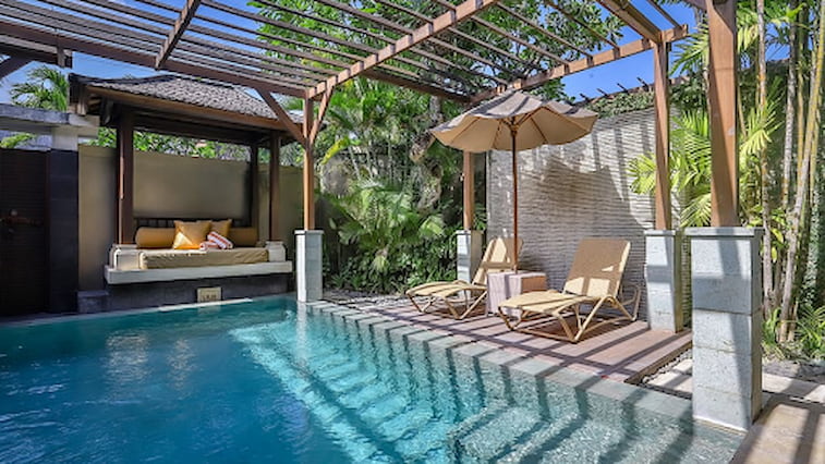 Dapur Outdoor dengan Kolam Renang Mini
