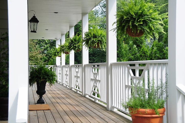 Desain Balkon dengan Taman
