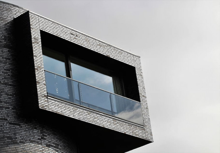Desain Balkon dengan Kaca