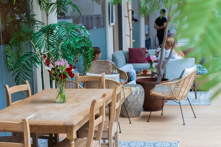 Desain Cafe Outdoor Halaman Rumah Minimalis