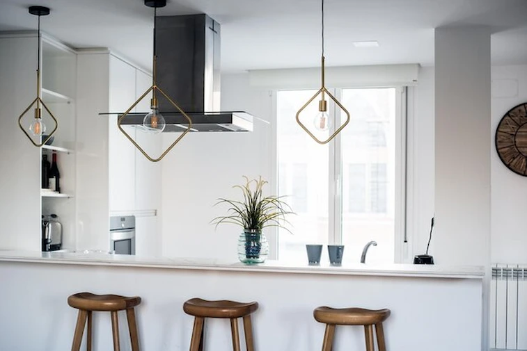 Desain Dapur dan Meja Makan dengan Konsep Mini Bar