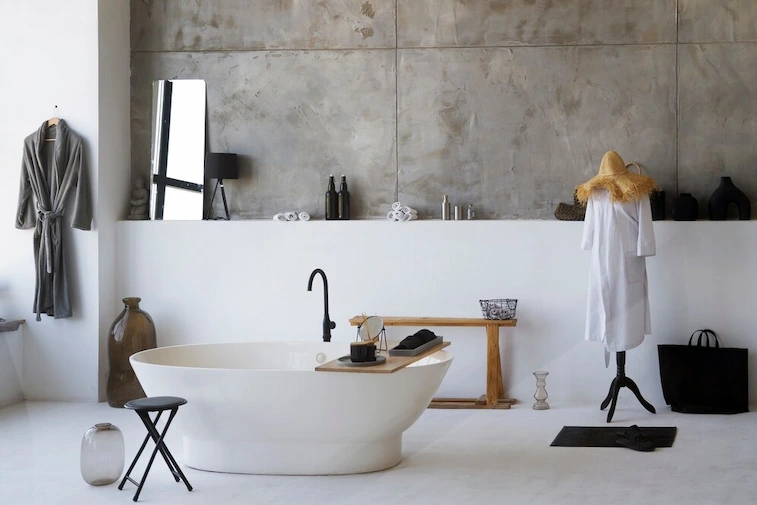 Desain Kamar Mandi Industrial Kaca dan Logam
