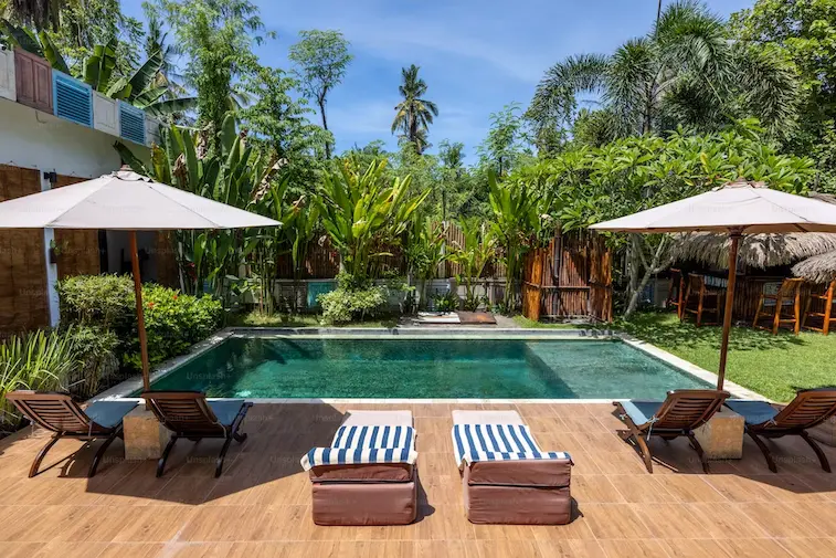 Desain Kolam Renang Natural