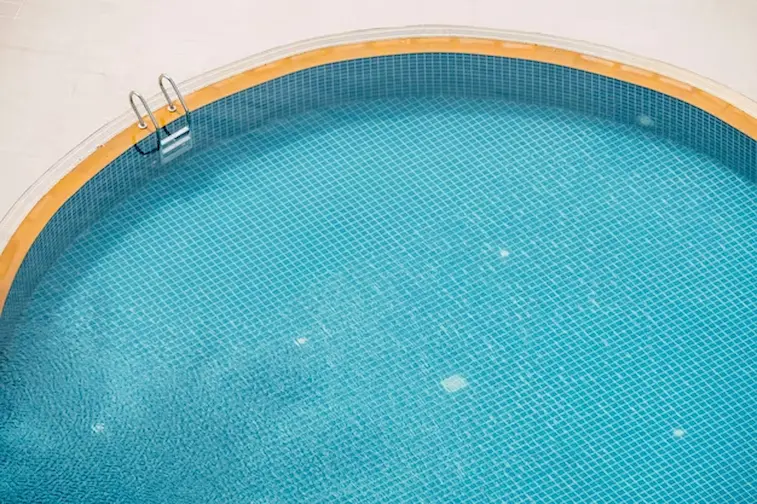 10 Desain Kolam Renang Minimalis untuk Halaman Belakang