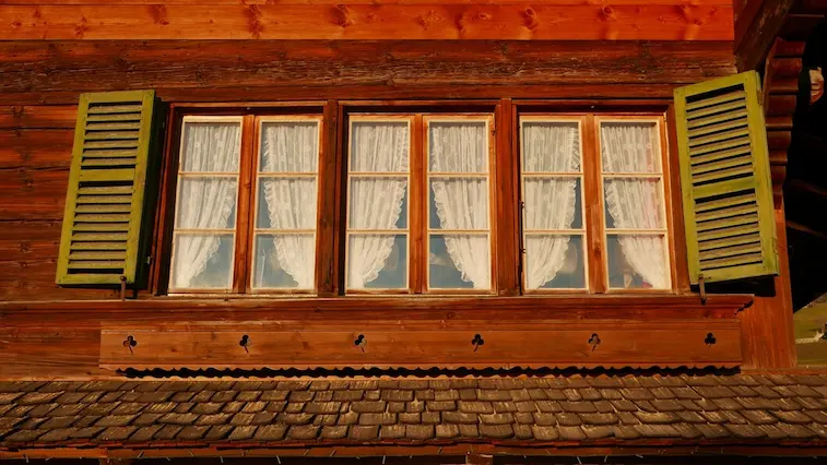 Desain Rumah Kayu Minimalis Jendela Besar