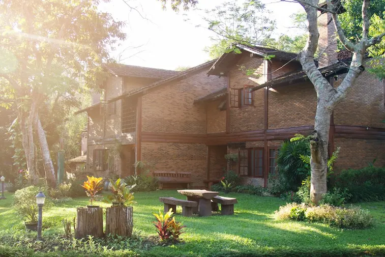 Desain Rumah Kayu Modern Mewah Country