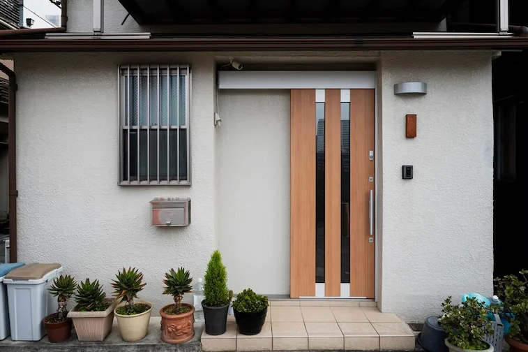 Desain Rumah Pintu Samping Sederhana