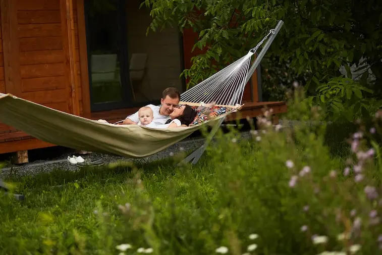 Desain Taman Rumah dengan Hammock