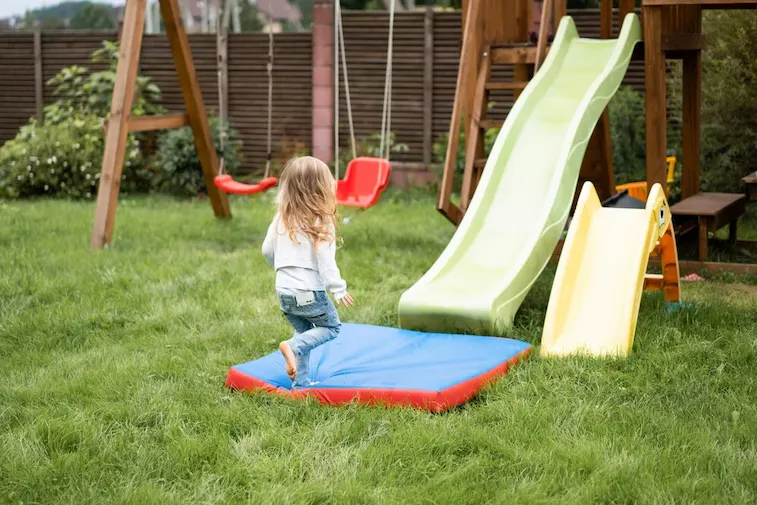 Desain Taman Rumah dengan Tempat Bermain Anak