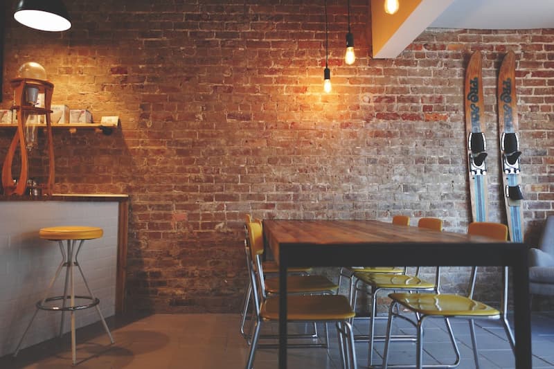 desain ruang makan gaya industrial