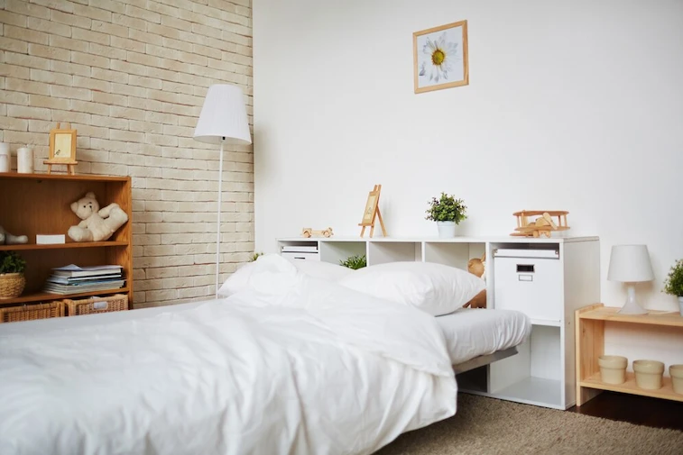 Kamar Tidur Kasur Bawah Serba Putih
