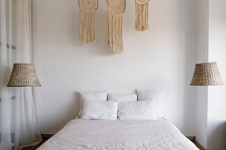 Kamar Tidur Monokrom Serba Putih