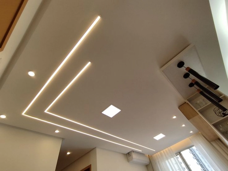 Kamar Tidur dengan Plafon LED