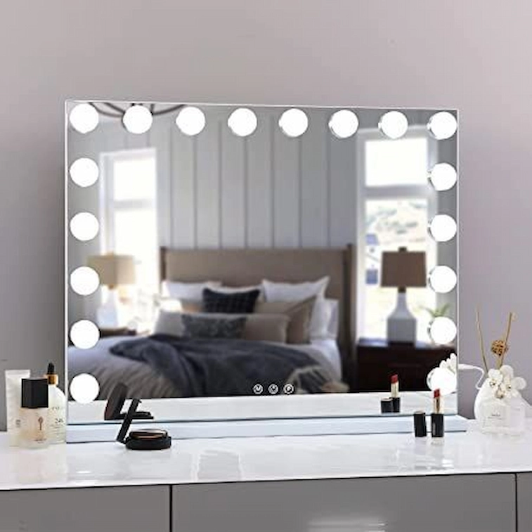 Kamar dengan Cermin LED