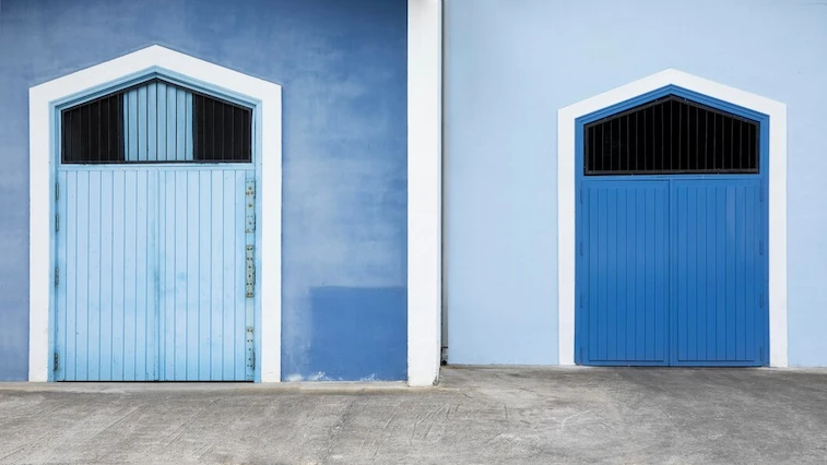 Kombinasi Warna Biru dan Putih