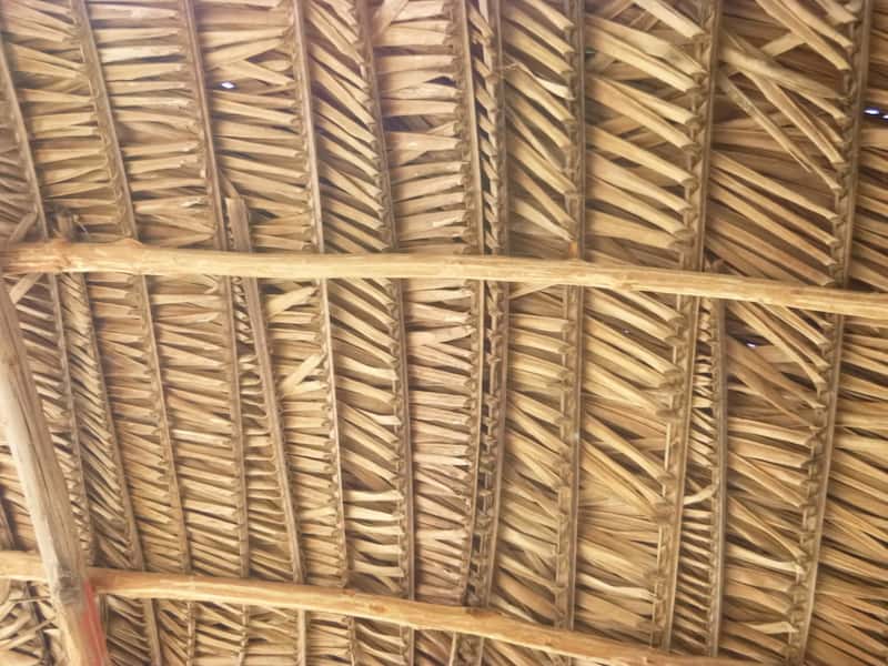 Model Atap dengan Kayu atau BambuÂ 
