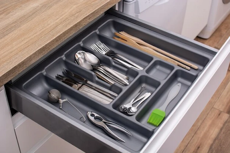 Pilih Furnitur Multifungsi