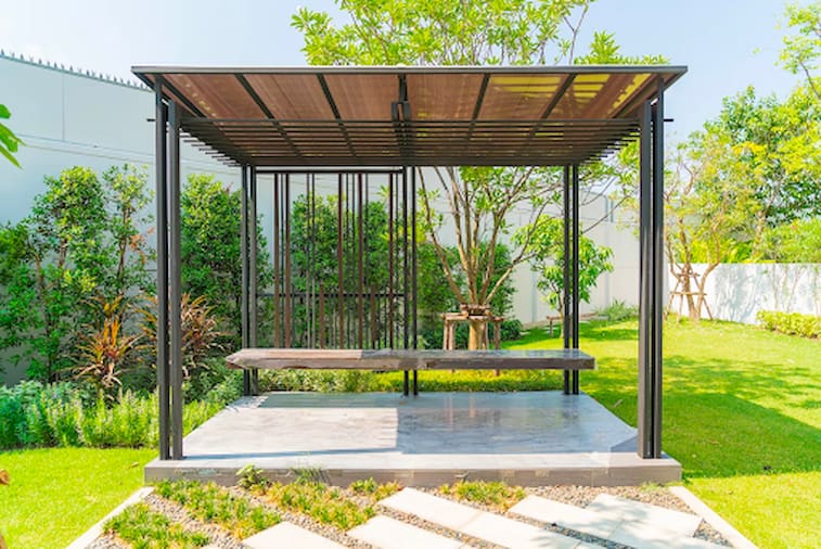 Ruang Tamu Terbuka dengan Gazebo