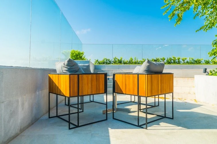 Ruang Tamu di Teras Rumah Modern