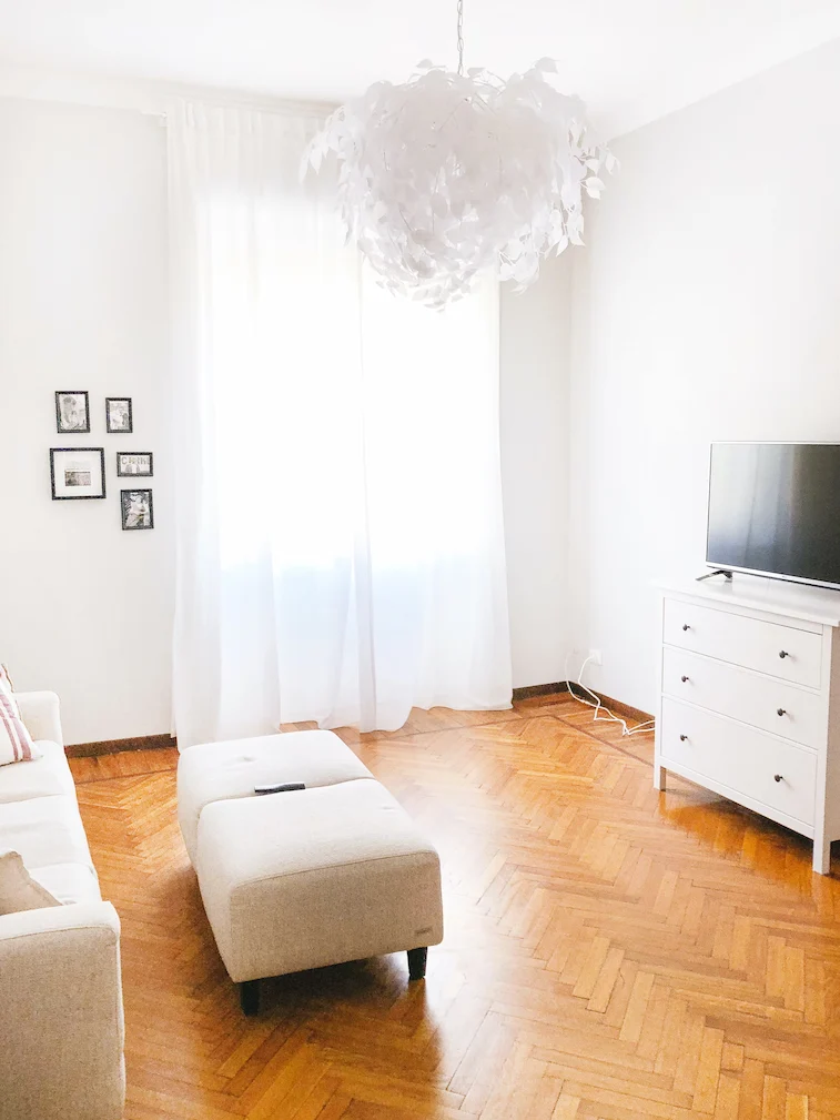 Rumah dengan Desain Hardwood Floors