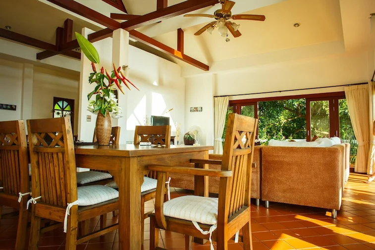 Rumah dengan desain Mid-Century Modern