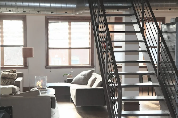 Tangga Modern dengan Desain Industrial
